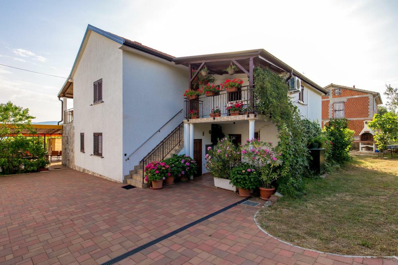 Apartmani Strott Pinezići المظهر الخارجي الصورة