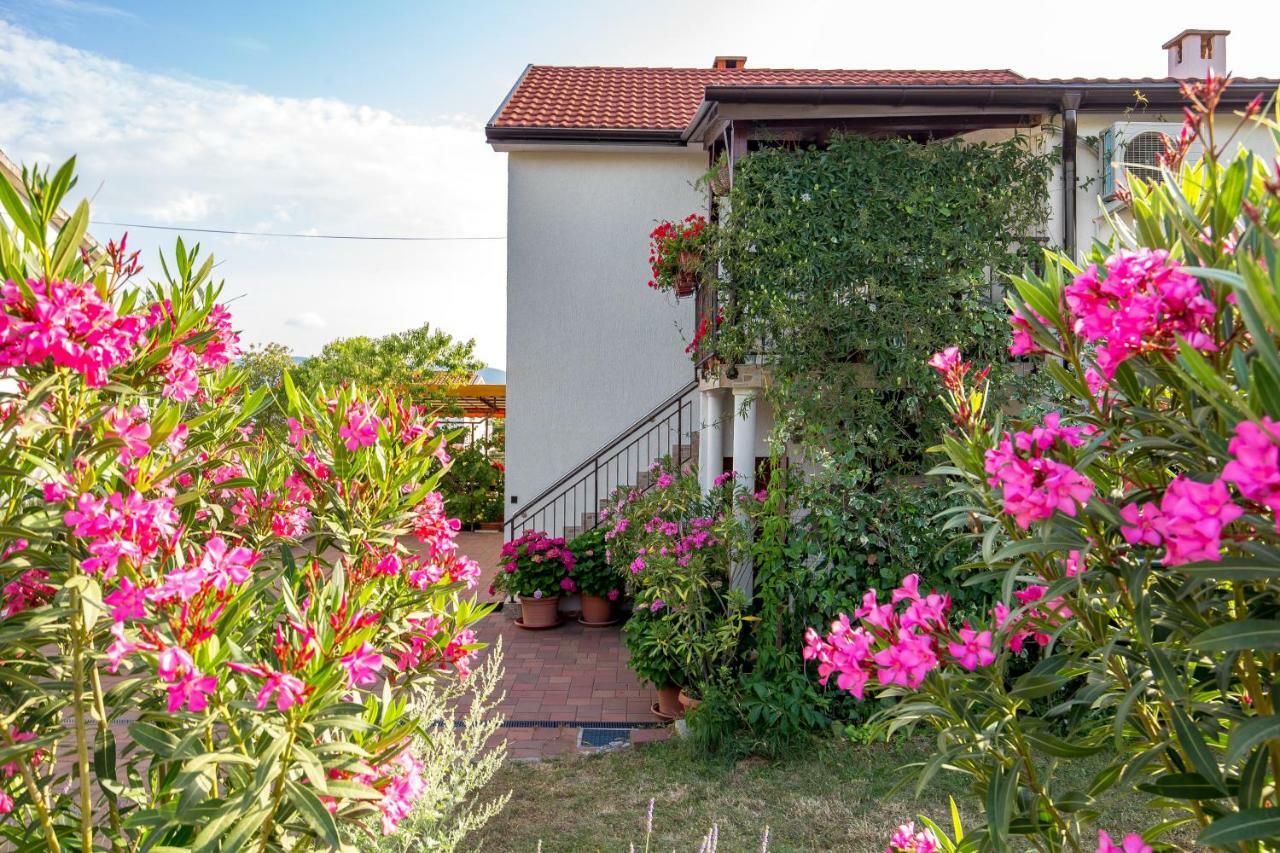 Apartmani Strott Pinezići المظهر الخارجي الصورة